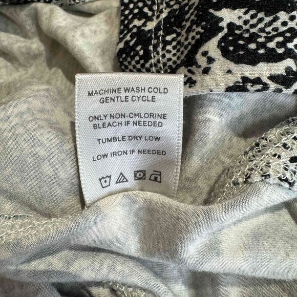 John Mark Top Snake Print Mature Asymmetric Tunic Stretchy Flowy Loose Fit Sz M - Picture 9 of 12